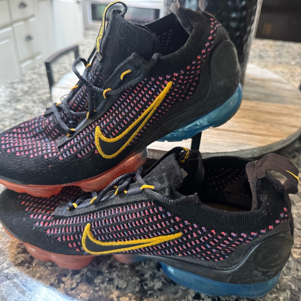 Nike Vapor Max  - size 6 in big kids
